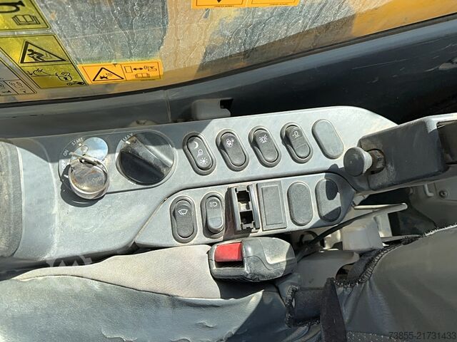 Pásový bagr Komatsu HB215LC-3