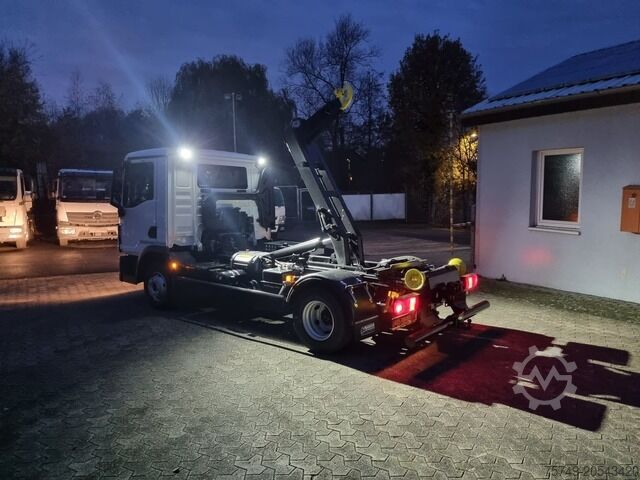 Telehoist lastväxlarbil man TGL 8.220 BL City Abollkipper 6t Powermatic AHK2