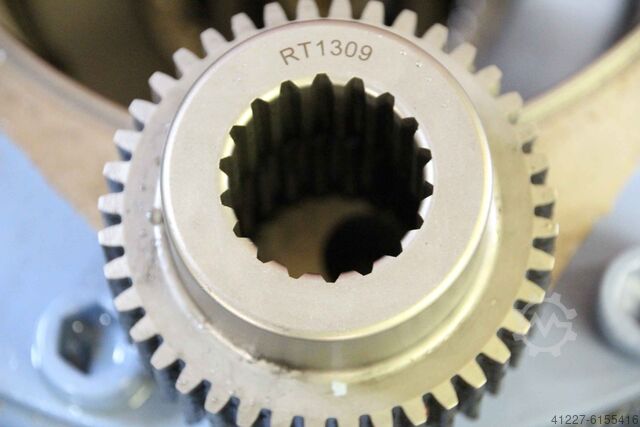 Hydraulic motor 240 bar Viereck 1302027STB1-0