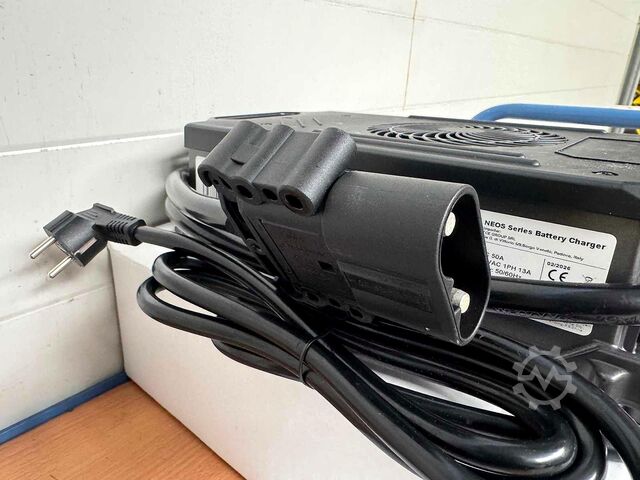 Chargeur pour chariot élévateur TCE 48V