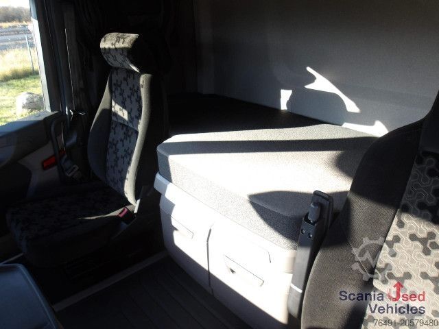 Kamion za prevoz opasnih materija Scania R 460 A4x2NA / Schubbodenhydraulik