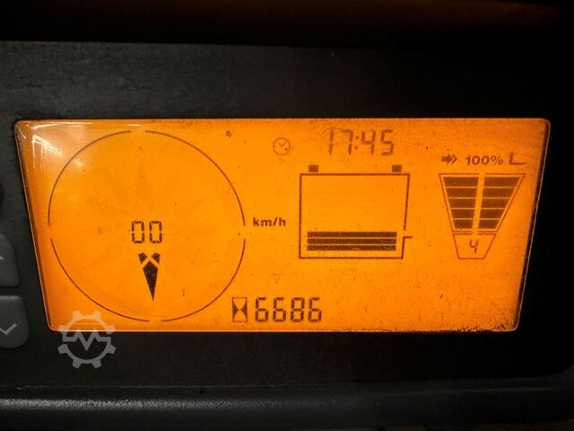 Elektryczny wózek widłowy 4-kołowy Jungheinrich EFG 320 - TRIPLEX 4,4 m