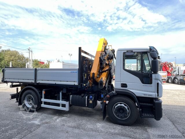 Trevejs tipvogn med kran Iveco Eurocargo 180-280