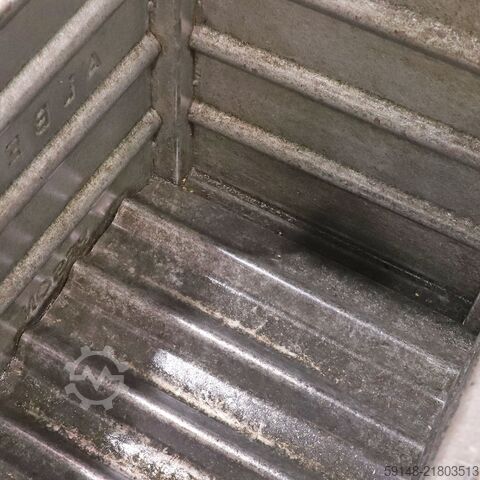 Használt acél rakásolható ládák, masszív kivitel, négy zárt oldalfallal, H: 840, Sz: Kruizinga 98-565GB