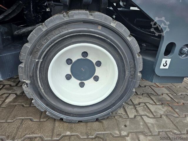 Cargador lateral de cuatro vías Combilift C5000L - TRIPLEX