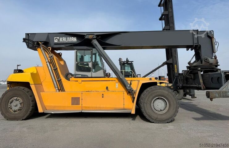 Reachstacker a contenitore pieno Kalmar DRF450-65S5