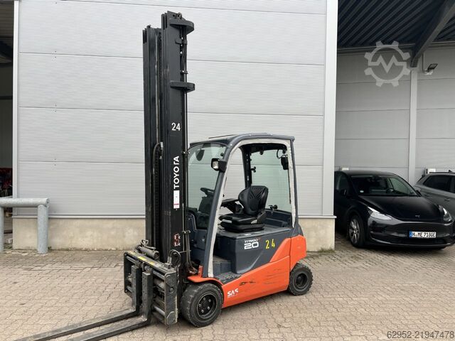 Elektryczny wózek widłowy 4-kołowy Toyota 8 FBMT 20