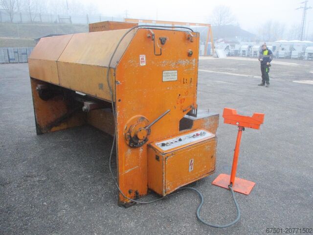 Hydrauliczna nożyca gilotynowa DIGEP DLB 7/2550 (3390)