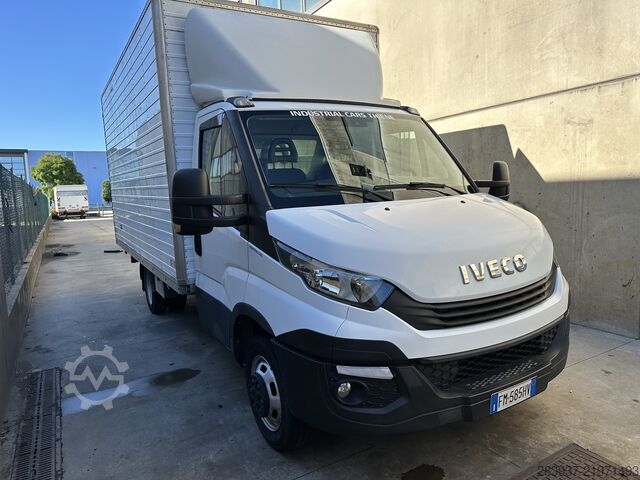 Dubă cu caroserie tip cutie IVECO DAILY 35C