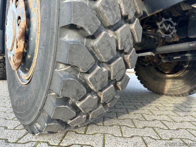 Platós teherautó UNIMOG U 500 / Palfinger PK 23000 / Personenkorb/ Winde