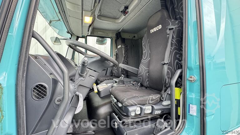 Iveco EuroCargo 180E32 4x2r, 18 t, cu suprastructură pentru transportul băuturilor, marca Speiser. Iveco EuroCargo