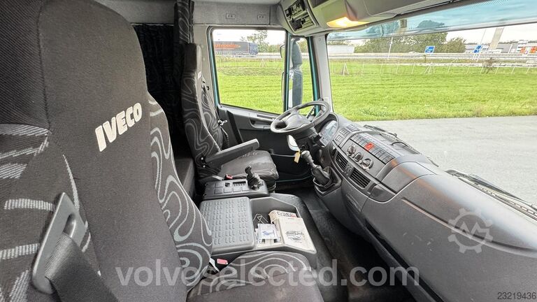 Iveco EuroCargo 180E32 4x2r, 18 t, cu suprastructură pentru transportul băuturilor, marca Speiser. Iveco EuroCargo