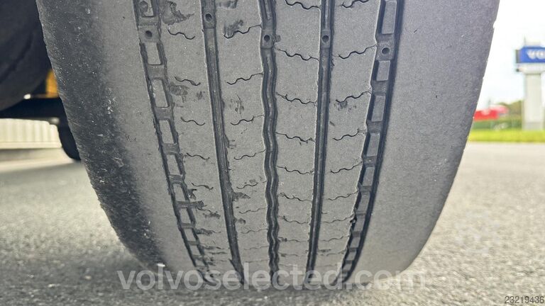 Iveco EuroCargo 180E32 4x2r, 18 t, cu suprastructură pentru transportul băuturilor, marca Speiser. Iveco EuroCargo
