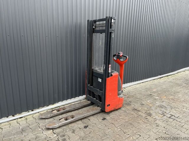 Pedestrian Stacker Linde L12