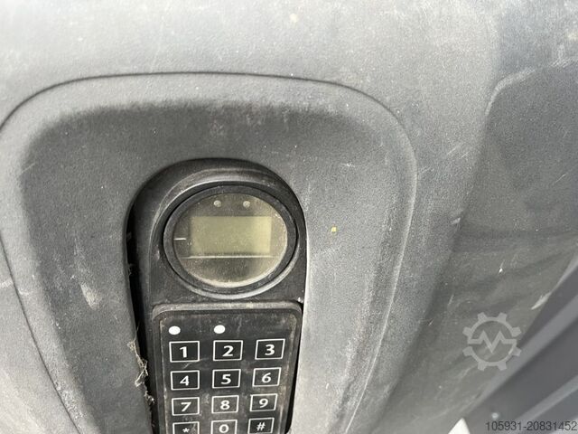 Pedestrian Stacker Linde L12