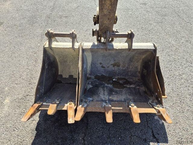  Caterpillar 305E2