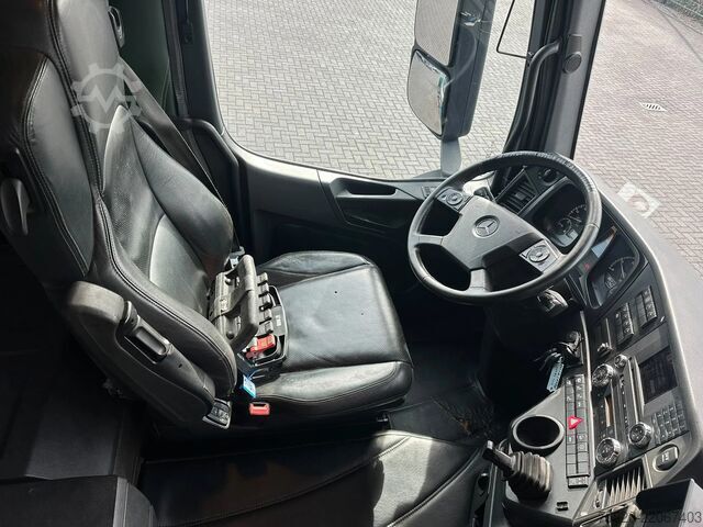 Camion-grue Mercedes-Benz Arocs 3251 8X4 TRIDEM + HIAB X-HIPRO 302 E-6 KR...
