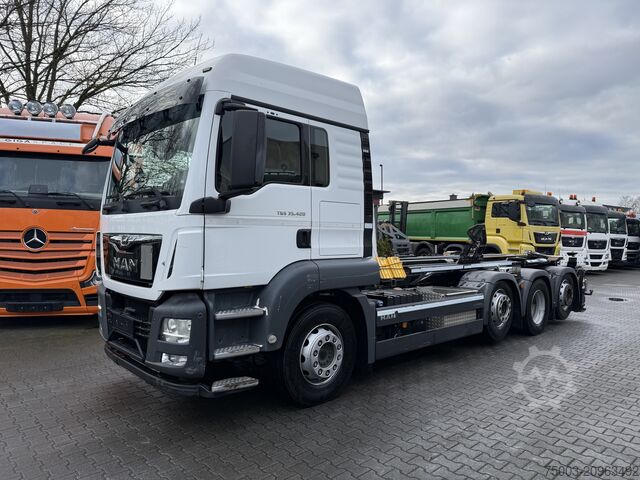 Kiepwagen MAN TGS 35.420 8X2-6 Haken/ Silo M-TEC HLS 20