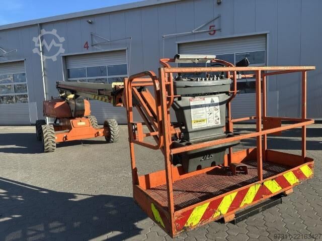 Plate-forme de travail télescopique articulée JLG E600JP