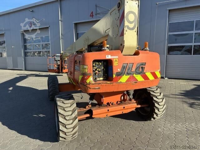 Plate-forme de travail télescopique articulée JLG E600JP