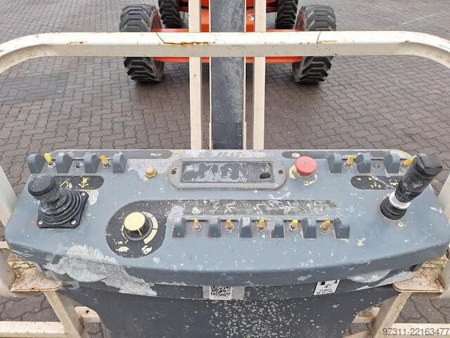 Plate-forme de travail télescopique articulée JLG 600AJ