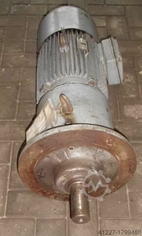 Motorreductor 2,2/5,5 kW 36/144 rpm SEW-EURODRIVE RF83WD132ML-8-2BS/HL/TF