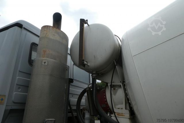 Betonmixer vrachtwagen MERCEDES-BENZ Actros 3235 B 8x4 Betonmischer Stetter 9m³ -Deut
