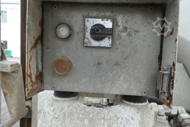 Betonmixer vrachtwagen MERCEDES-BENZ Actros 3235 B 8x4 Betonmischer Stetter 9m³ -Deut