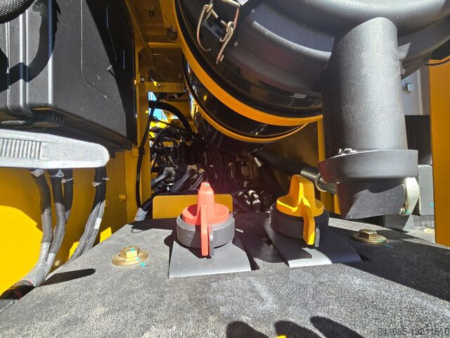 Graafmachine op rupsbanden SHANTUI SE215 wie Komatsu Hitachi Volvo Doosan