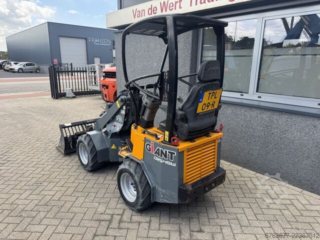 Giant D 254SW  - mini Shovel - wiellader - 2016 - bak - vorkenbord - 996uur GIANT D 254SW  - mini Shovel - wiellader - 2016 - bak - vorkenbord - 996uur