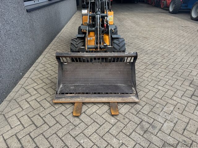 Giant D 254SW  - mini Shovel - wiellader - 2016 - bak - vorkenbord - 996uur GIANT D 254SW  - mini Shovel - wiellader - 2016 - bak - vorkenbord - 996uur