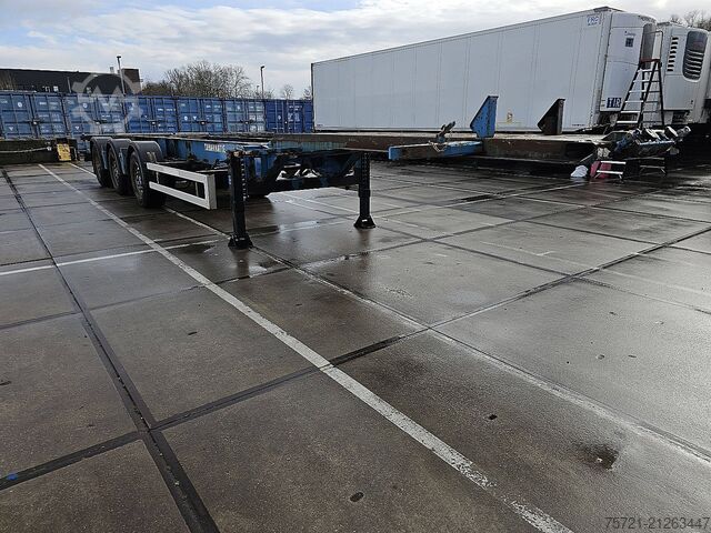 Containertransport RENDERS CHASSIS