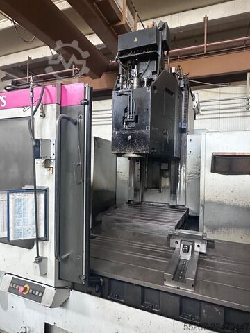 Centru de strunjire și frezare CNC Stama MC 550