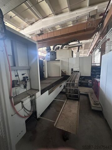 Centru de strunjire și frezare CNC Stama MC 550