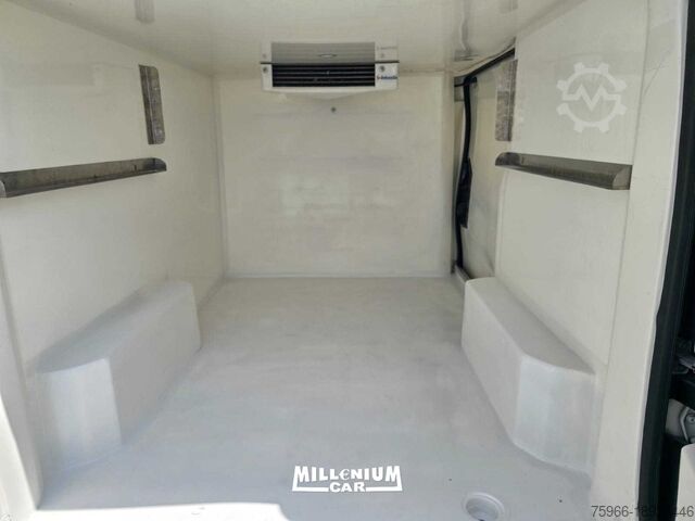 Isothermische koelwagen RENAULT TRAFIC FRIGO ATP 2028