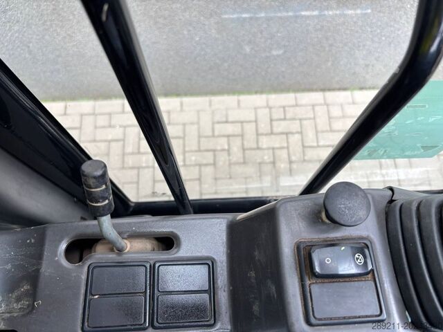 Tekerlekli ekskavatör CAT M 320 F
