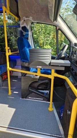 Stadsbuss MERCEDES-BENZ Heckniederflur Sprinter 517 / 4 er Bestuhlung