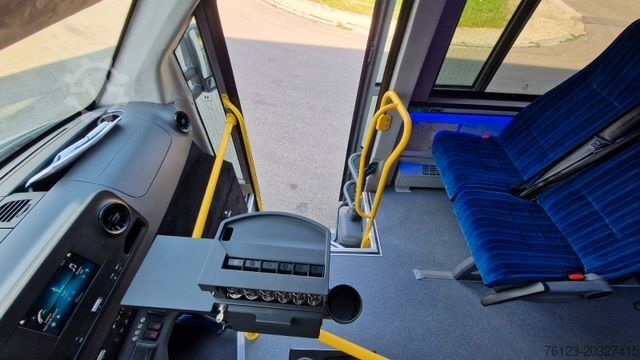 Stadsbuss MERCEDES-BENZ Heckniederflur Sprinter 517 / 4 er Bestuhlung