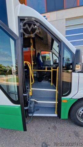 Stadsbuss MERCEDES-BENZ Heckniederflur Sprinter 517 / 4 er Bestuhlung