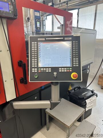 Formsprutningsmaskin med granplockare FERROMATIK MILACRON EE50-55