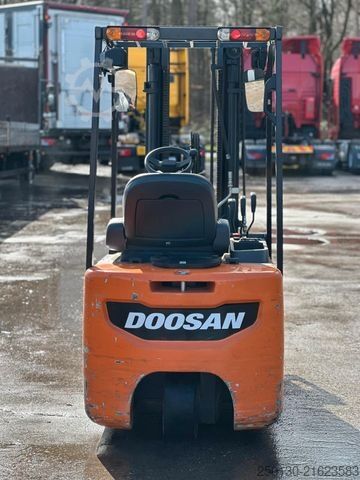 Voorlader vorkheftruck DOOSAN BR16R-7 Elektro Frontstapler mit Ladegerät