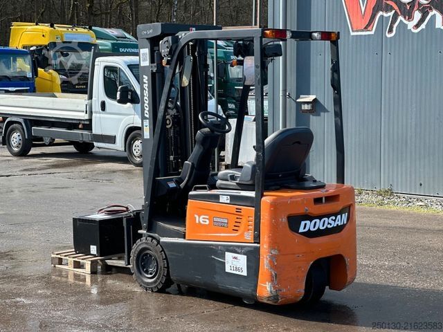 Voorlader vorkheftruck DOOSAN BR16R-7 Elektro Frontstapler mit Ladegerät