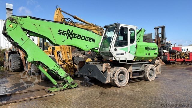 Mobiele graafmachine SENNEBOGEN 818 mit Greifer