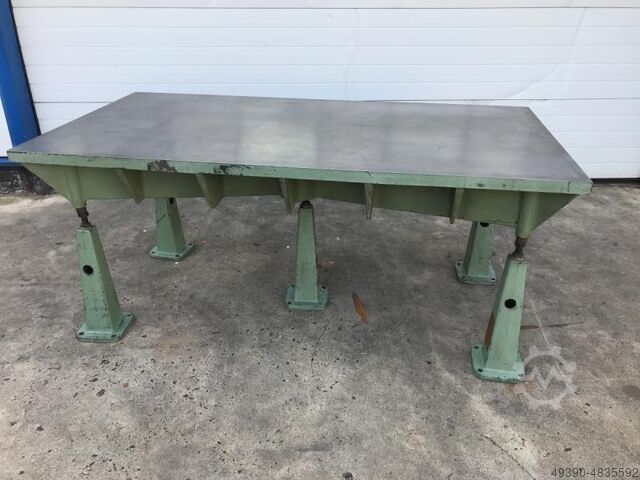 Straightening and welding plate made of cast steel and grey cast iron, heavily ribbed, former markin  2000x1000