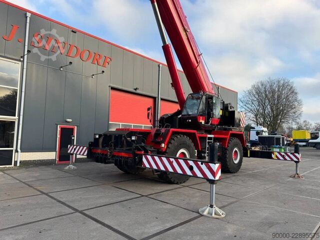 Terrængående kran Terex RT100