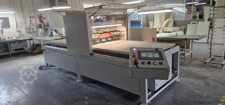 Machine voor het polijsten van gelakte fronten STYL24 Maszyna polerująca fronty meblowe