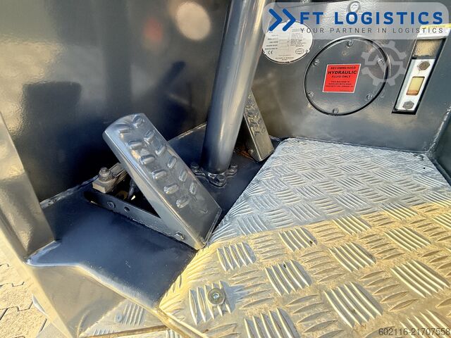 Carretilla retráctil de 4 vías Combilift C2500CB DIESEL TRIPLEX 5500 POSITIONER