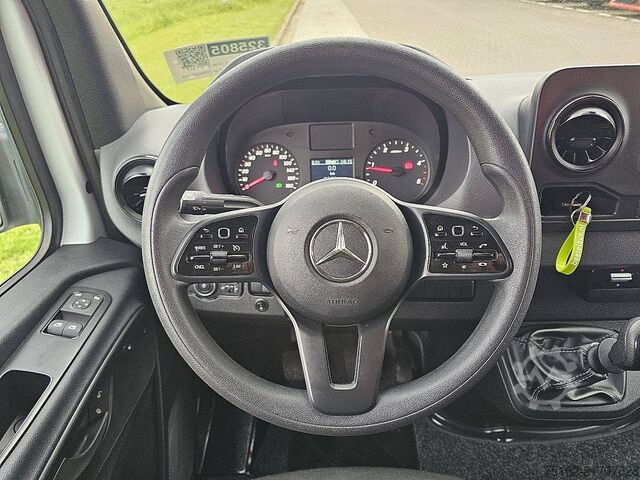 Suitcase MERCEDES-BENZ SPRINTER 317 Bakwagen Laadklep!