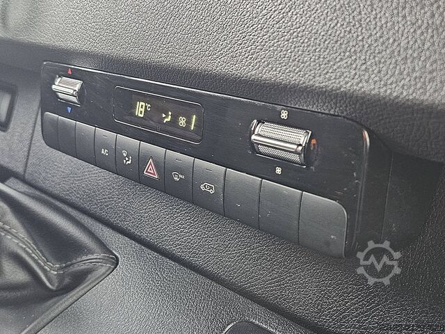 Suitcase MERCEDES-BENZ SPRINTER 317 Bakwagen Laadklep!