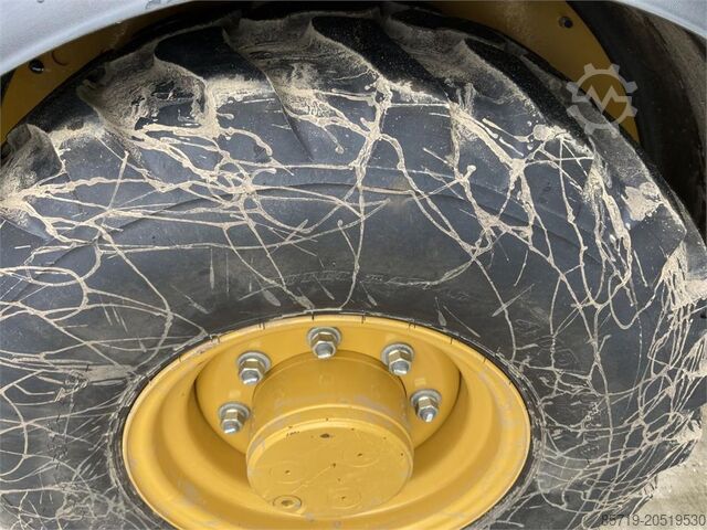 Loader Caterpillar 906M (7164)